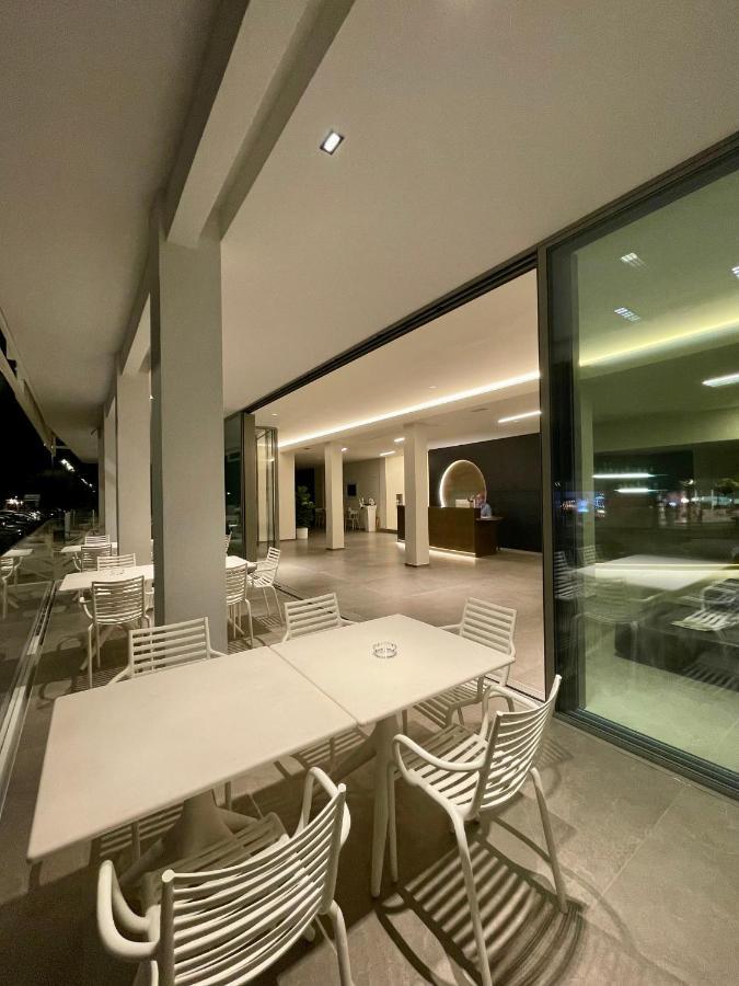 סניגליה Hotel Cristallo מראה חיצוני תמונה