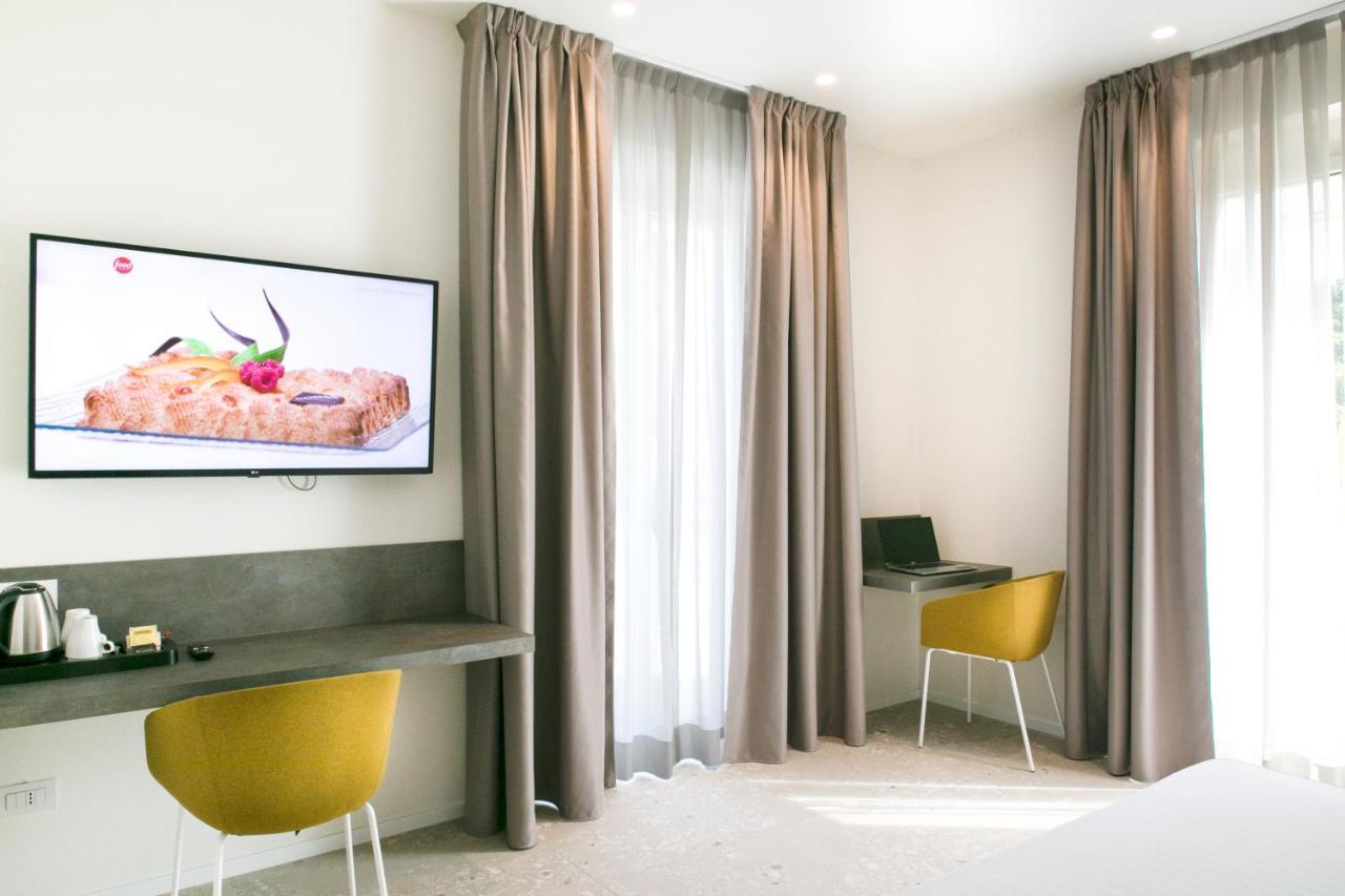 סניגליה Hotel Cristallo מראה חיצוני תמונה