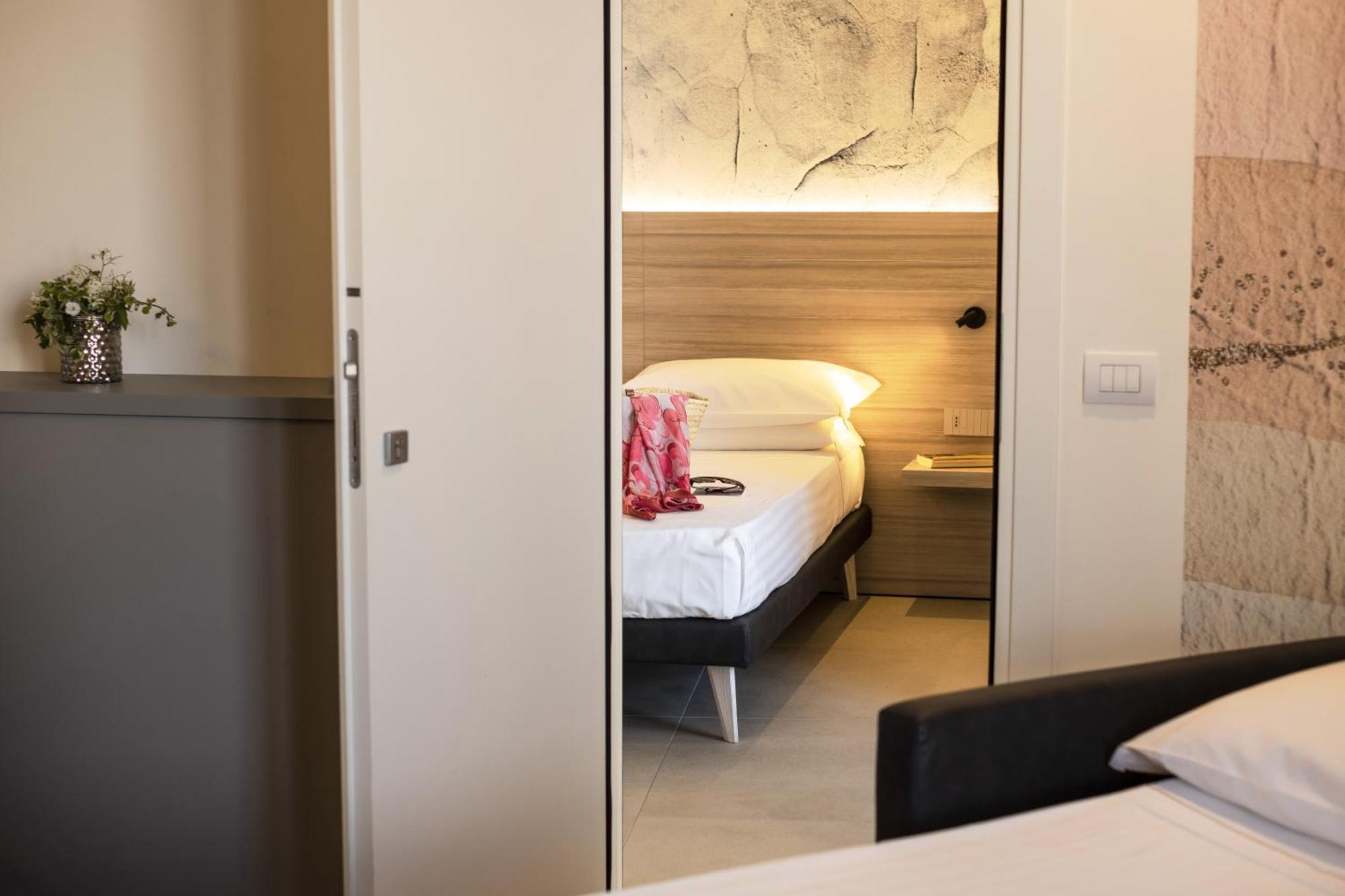 סניגליה Hotel Cristallo מראה חיצוני תמונה