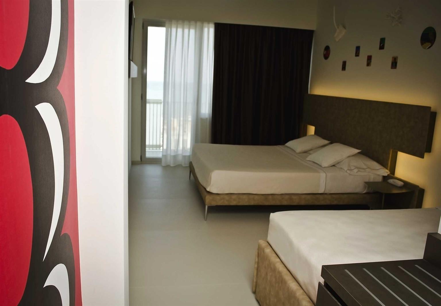 סניגליה Hotel Cristallo מראה חיצוני תמונה
