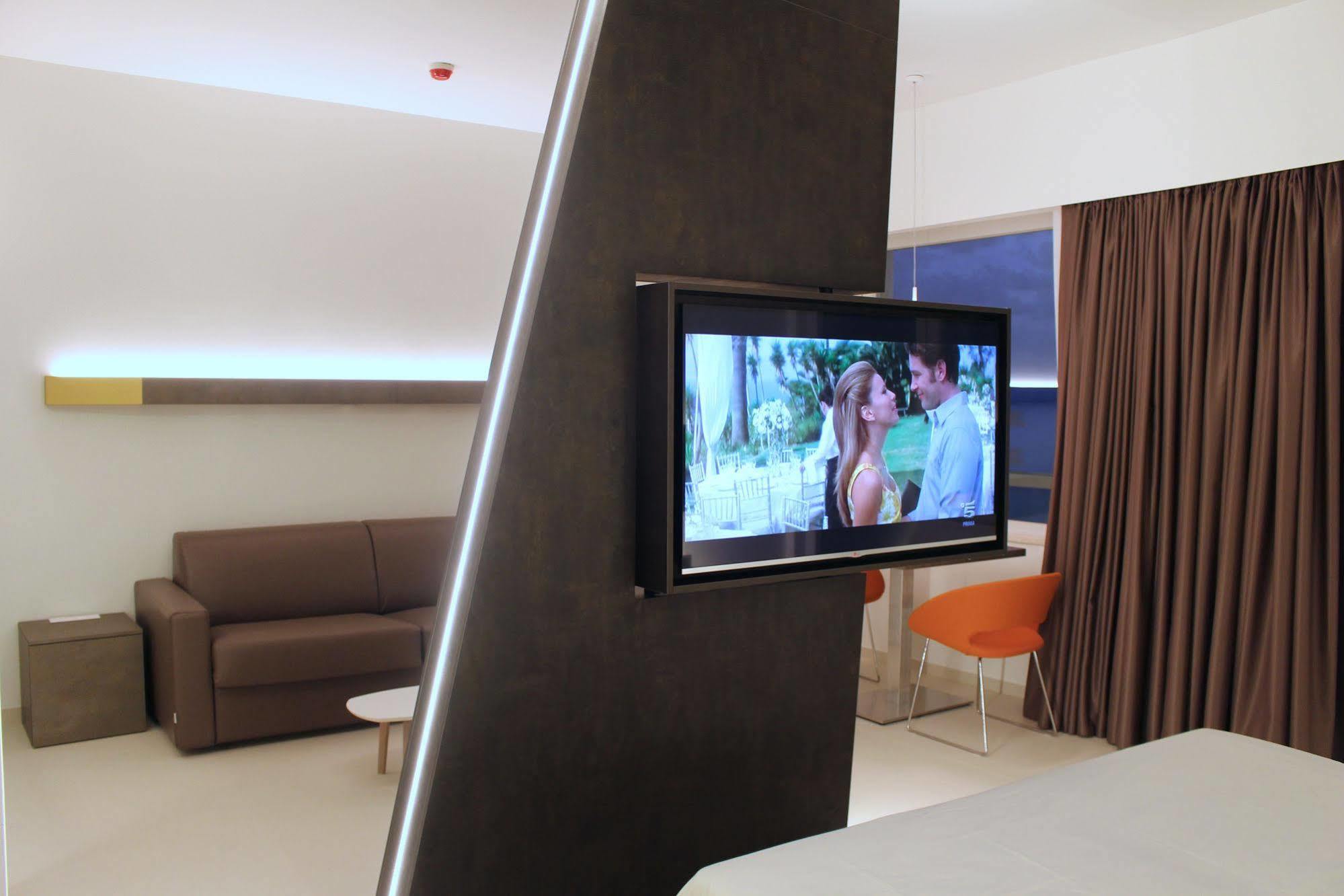 סניגליה Hotel Cristallo מראה חיצוני תמונה