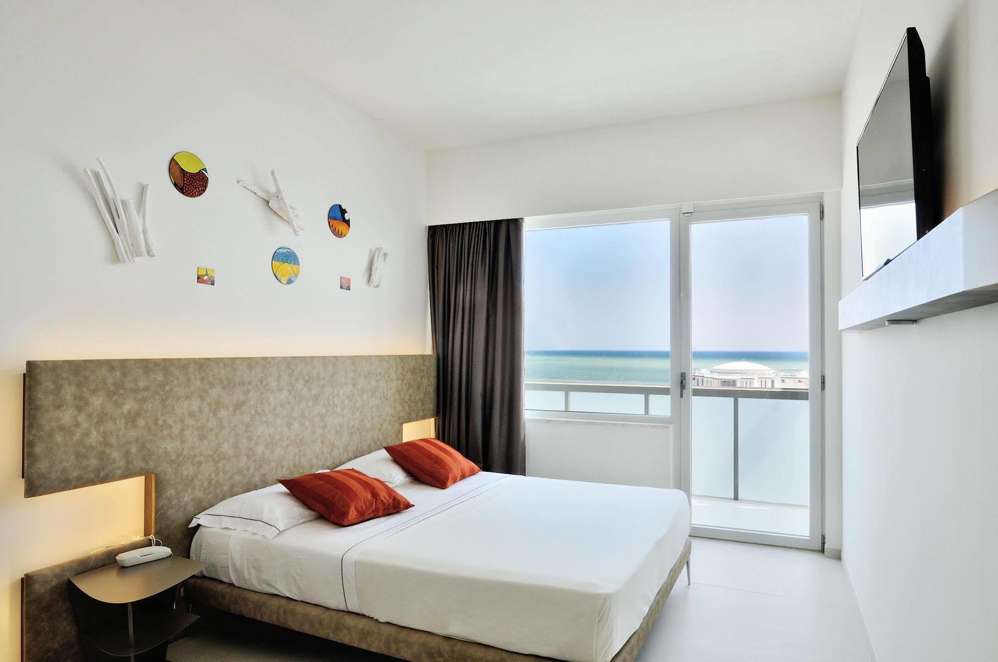 סניגליה Hotel Cristallo מראה חיצוני תמונה
